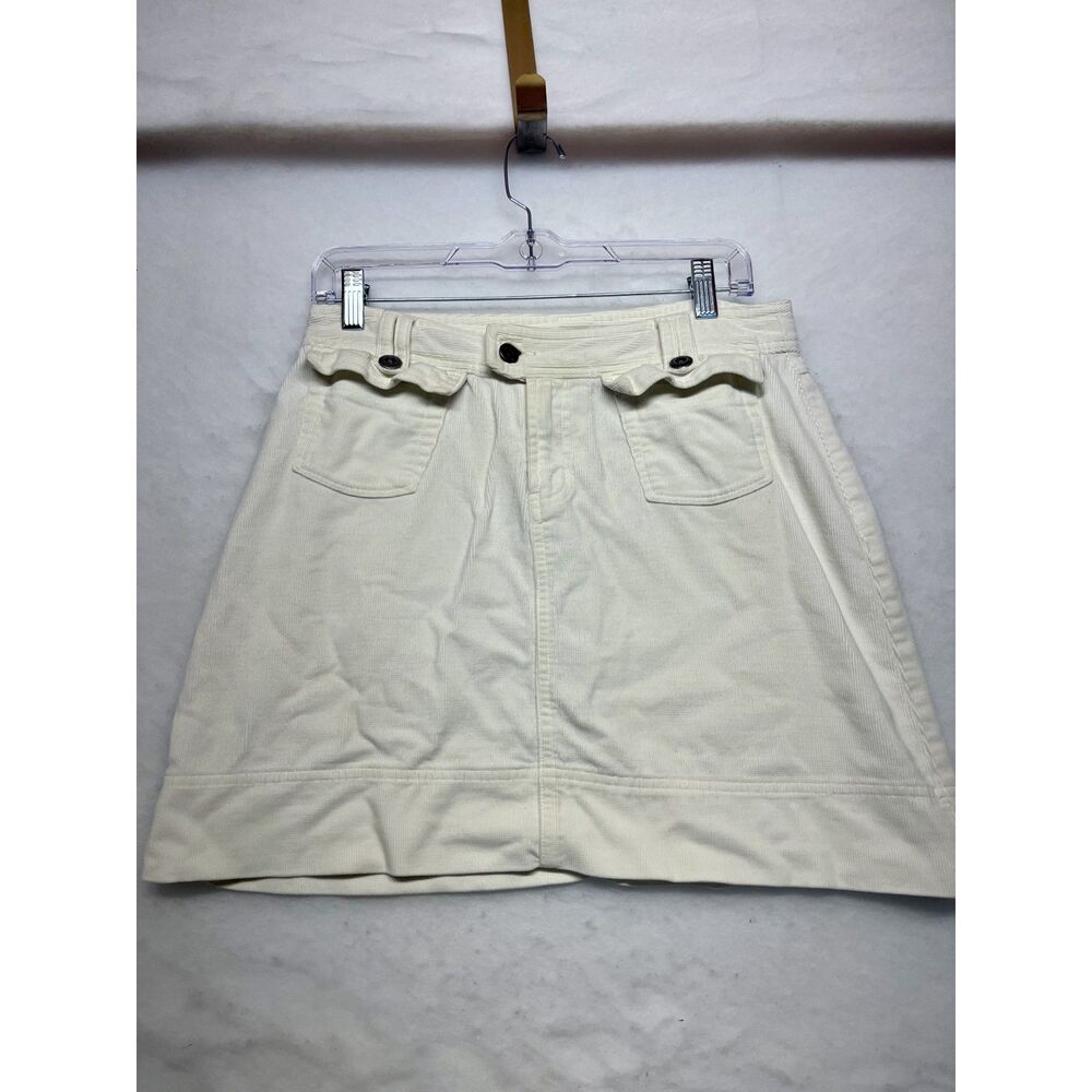 Patagonia white corduroy skirt with flap pockets on front size 4 98% cotton